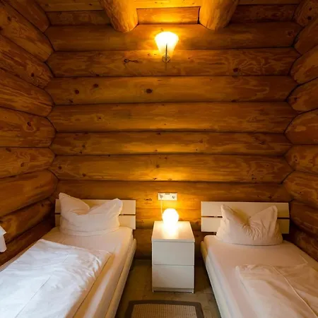 Luxus-ferienhaus Blockhaus Nr 2 Toplage Am Mit Sauna, Outdoor-hottub, Kamin Auf 1300m Uem בית נופש