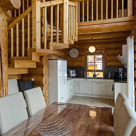 Luxus-ferienhaus Blockhaus Nr 2 Toplage Am Feldberg Mit Sauna, Outdoor-hottub, Kamin Auf 1300m üm Ferienhaus